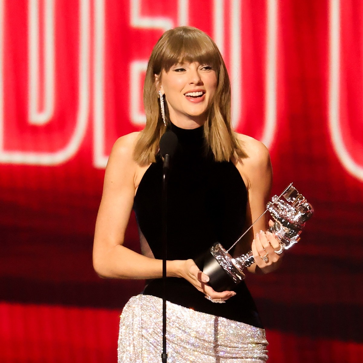 Taylor Swift Shares How She Navigates "Bizarre" Chaos of Fame