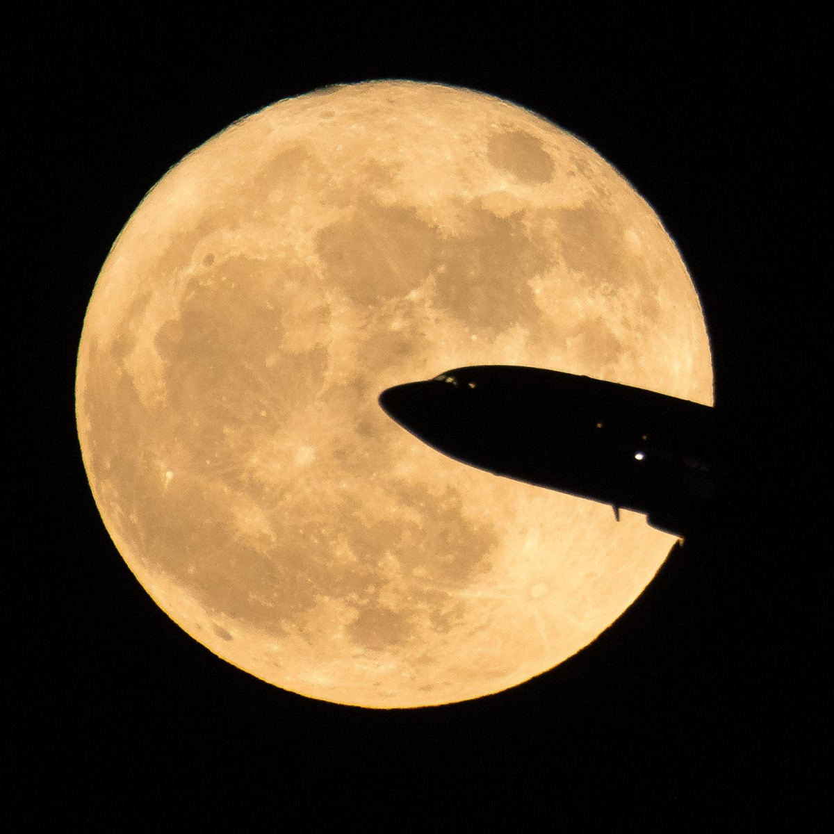 November 2026 Skywatching Guide: Meteors, Planets, Stars and a Full Moon