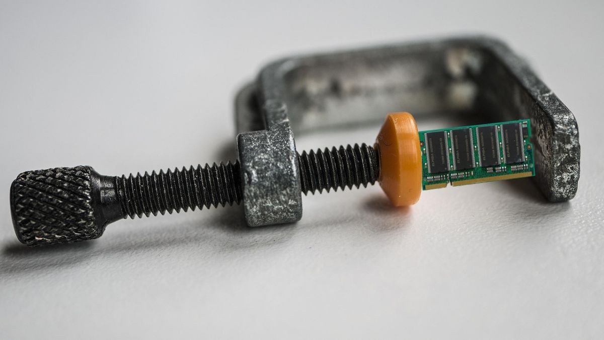 New Linux tech compresses memory in RAM, as RAM, for 452x speedup