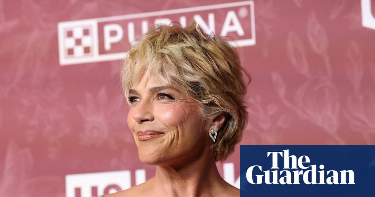 Selma Blair charged with assault of police officer and nurse after allegedly attacking flight attendants