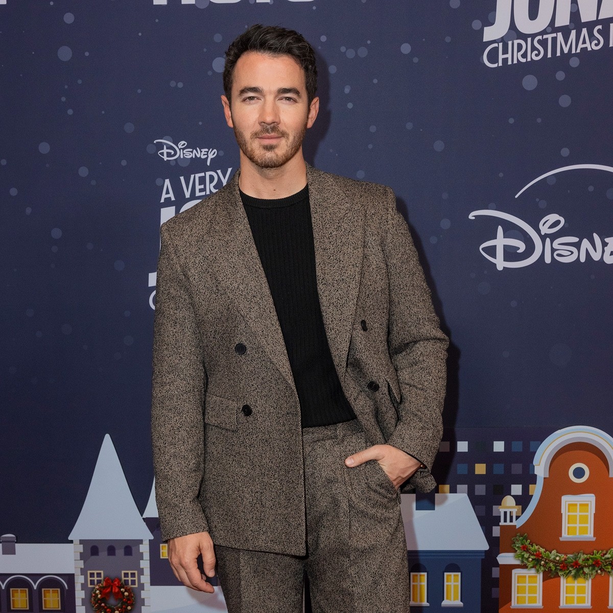 How Kevin Jonas Accidentally Sent a Nude Photo to Group Chat