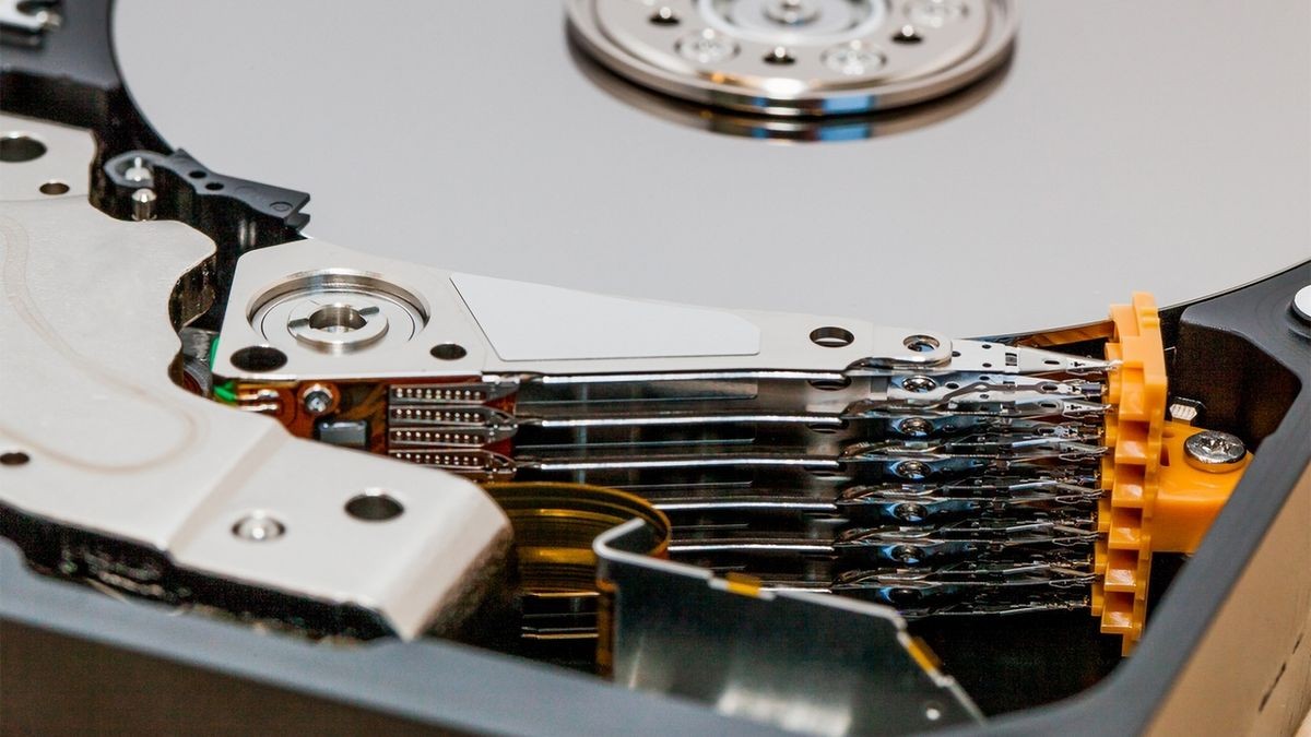 Seagate and Toshiba battle for TDK's HDD head business, a critical hard drive component