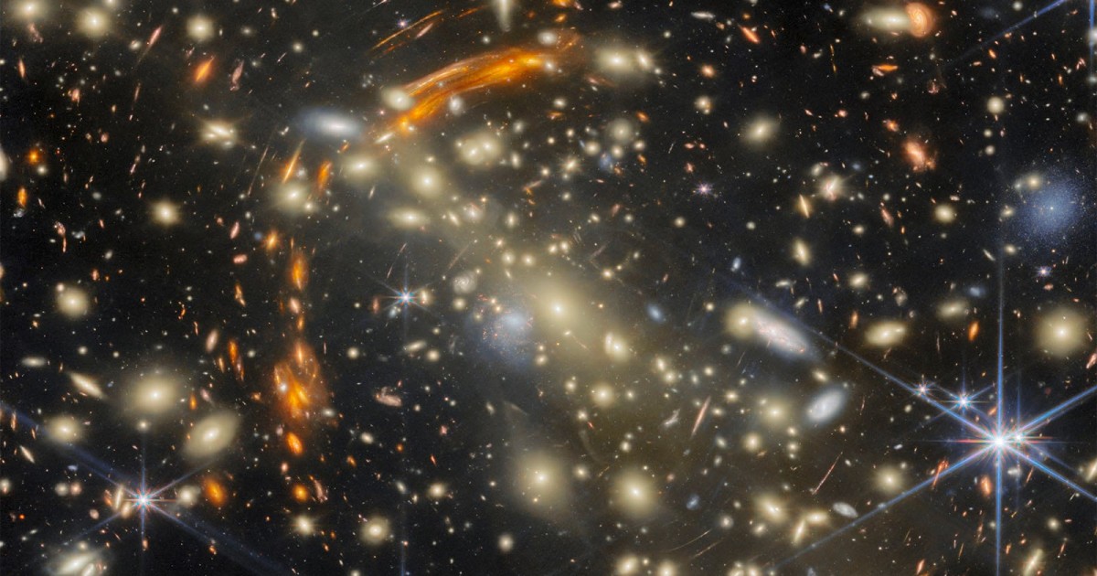 Webb Photographs One of the Most Beautiful Gravitational Lenses