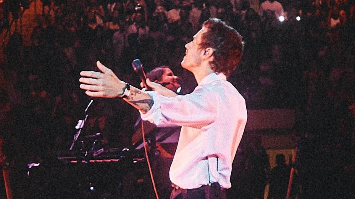 Teary Harry Styles debuts unreleased song he wrote in tribute to Liam Payne on the two year anniversary of his death at his New York concert