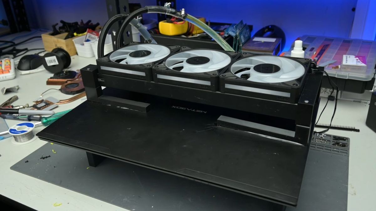 Crazed modder straps 360mm AIO radiator to laptop, cuts temps to below 40 degrees