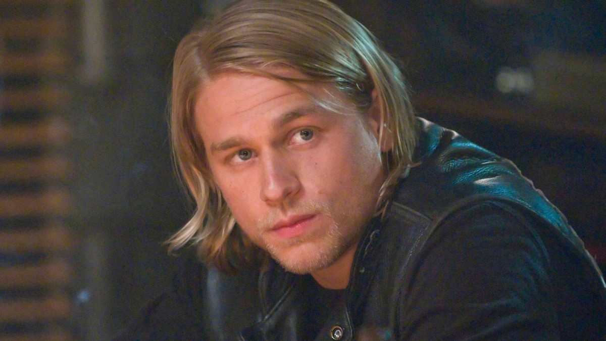 Charlie Hunnam's R-Rated Sons Of Anarchy-Like Series Deserves The Breaking Bad Treatment