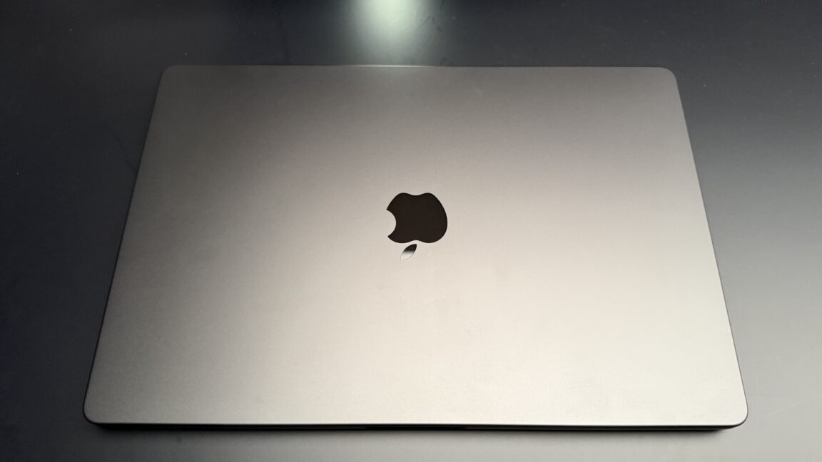 Touchscreen MacBook Pro hands-on: OLED looks great on a Mac