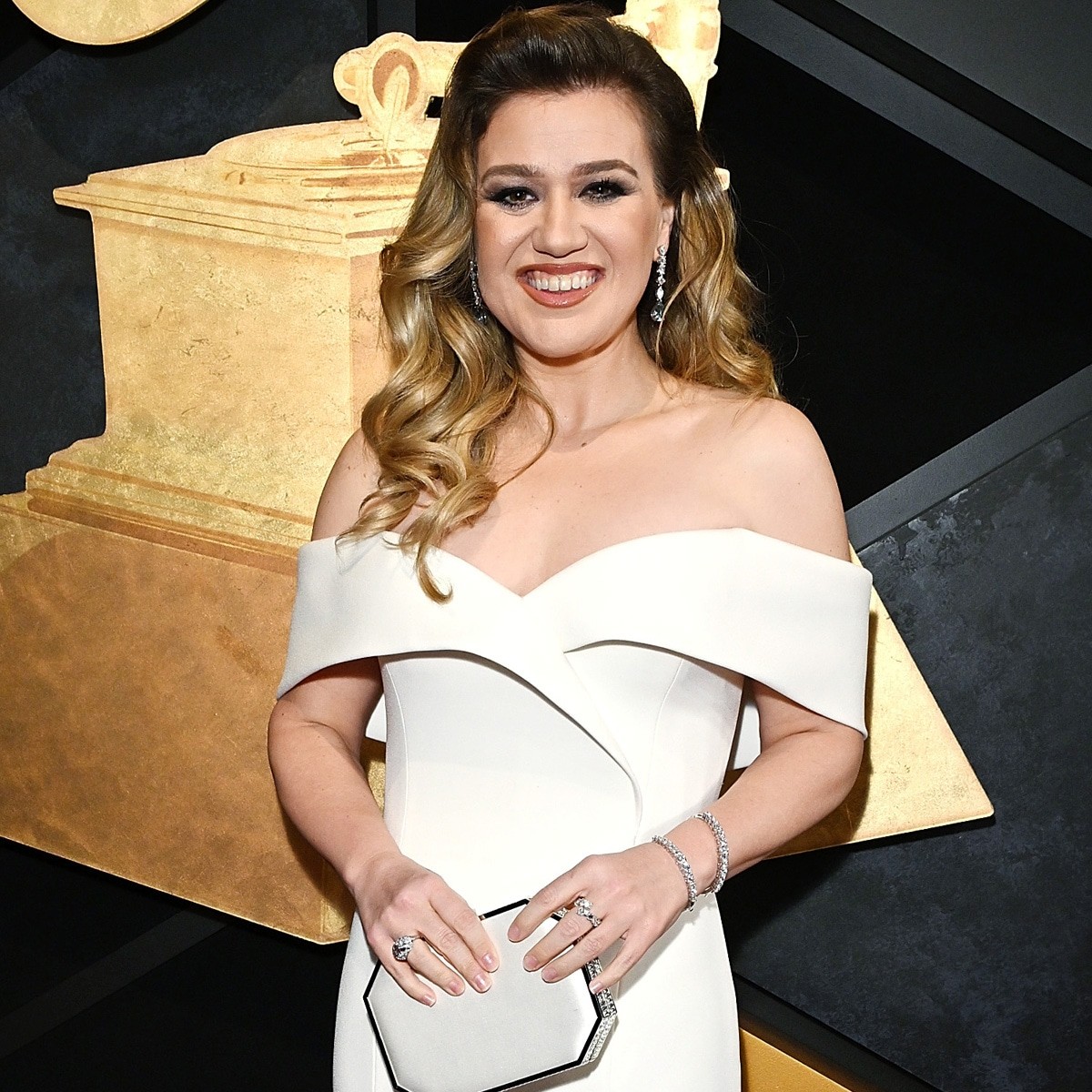 Untangling Kelly Clarkson's Feud With Brooklyn Store Art of Play