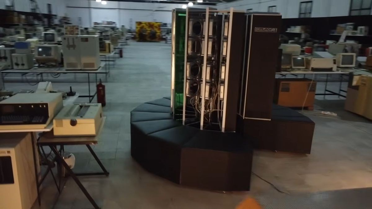 New Cray-1 supercomputer replica built with 30 vintage Mac Minis and packs 1.5 TFLOPS of compute