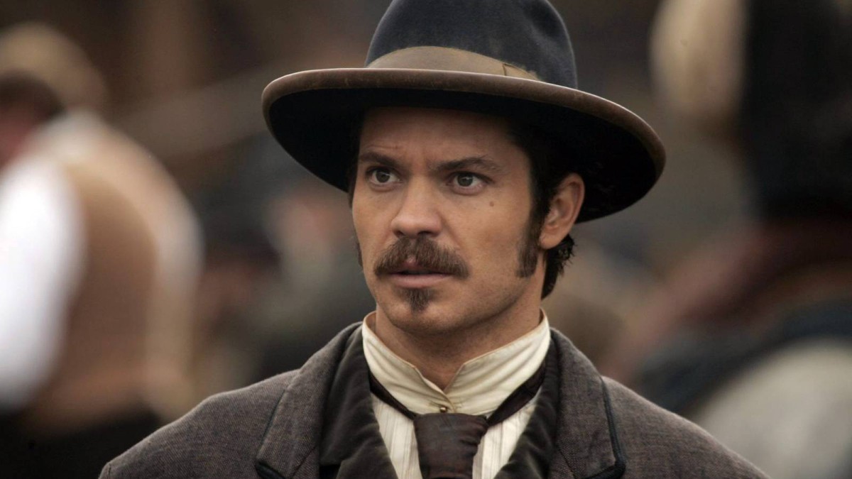 Timothy Olyphant's 97% RT Crime Series Deserves Credit For Blending The West Wing And Deadwood