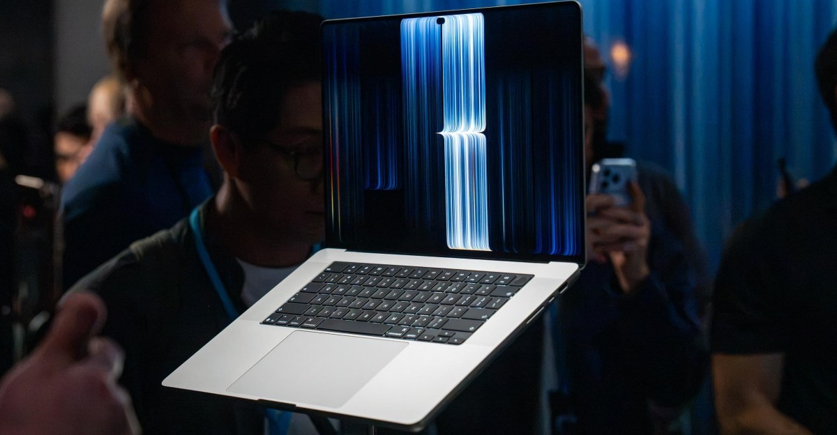 Hands-on with Apple’s touchscreen MacBook Pro