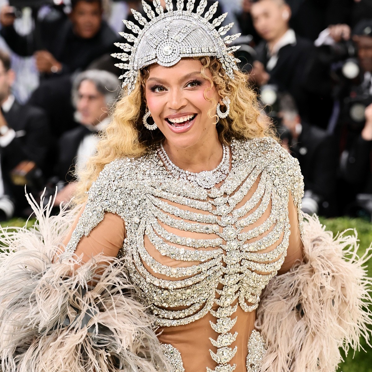 Beyoncé's Outing With Blue Ivy, Rumi Will Have You Ringing the Alarm