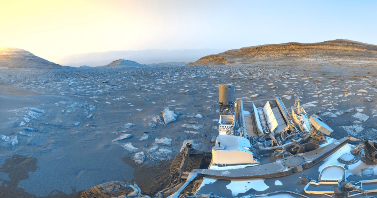 Curiosity Rover Celebrates Its 5,000th Day on Mars With Panorama of Sandy Ridge