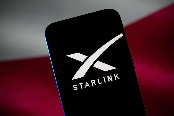 Elon Musk Eyes ‘Complete Phone Coverage in America’ as SpaceX Clears Hurdle