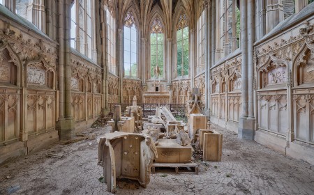 This community photographer shares the gear behind striking abandoned places in France and Italy