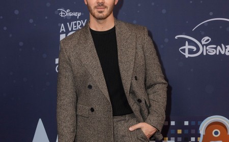 How Kevin Jonas Accidentally Sent a Nude Photo to Group Chat