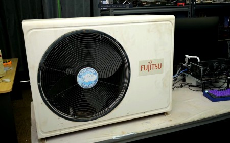Modder uses a trash 4-kW air conditioner radiator for his test bench to see how well it can cool a PC