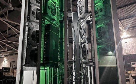 A Cray-1 supercomputer replica from 30 "obsolete" Mac Minis