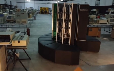 New Cray-1 supercomputer replica built with 30 vintage Mac Minis and packs 1.5 TFLOPS of compute