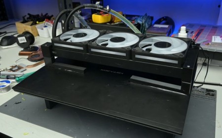 Crazed modder straps 360mm AIO radiator to laptop, cuts temps to below 40 degrees