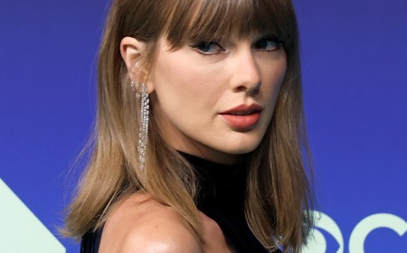 Taylor Swift Debuts Even Shorter Hair Transformation With Curly Lob