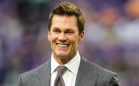 Tom Brady's flame Candice Swanepoel wears ring on engagement finger... amid claims their romance ignited girl-on-girl Victoria's Secret feud