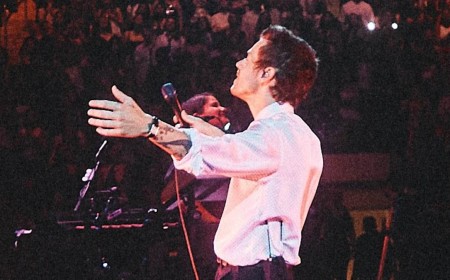 Teary Harry Styles debuts unreleased song he wrote in tribute to Liam Payne on the two year anniversary of his death at his New York concert