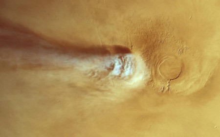 A 1,000-mile cloud on Mars may reveal physics never seen in nature