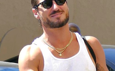 Val Chmerkovskiy Officially Returns to DWTS After Suspension