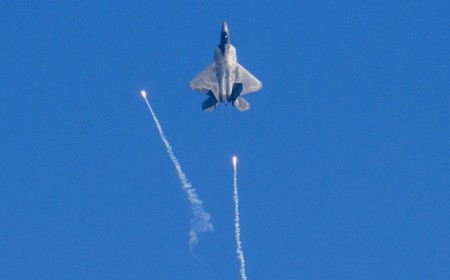 F-22 Raptor pilot successfully demonstrates command of 'wingman' fighter drone in simulated combat