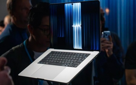 Hands-on with Apple’s touchscreen MacBook Pro