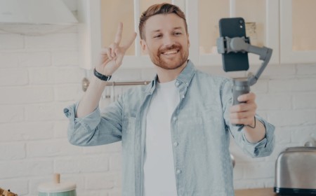 The Psychology of Hating Photos of Yourself, Explained by the Mirror Problem