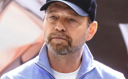 90210's Jason Priestley Reveals Why He Cut Off Friends After Fame