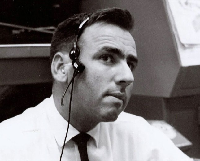 Milt Windler, NASA flight director who helped save Apollo 13, dies at 94